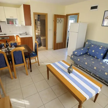 With A Parking Space Mali Iz * Veli Iz