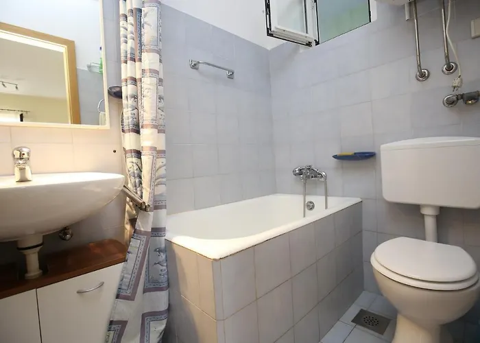 With A Parking Space Mali Iz Apartment *