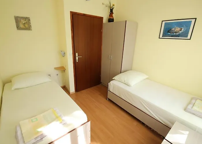 With A Parking Space Mali Iz Apartment *