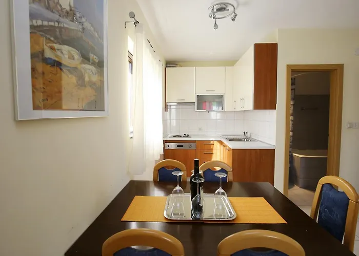 Apartment With A Parking Space Mali Iz Veli Iz