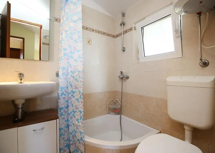 With A Parking Space Mali Iz Апартаменты